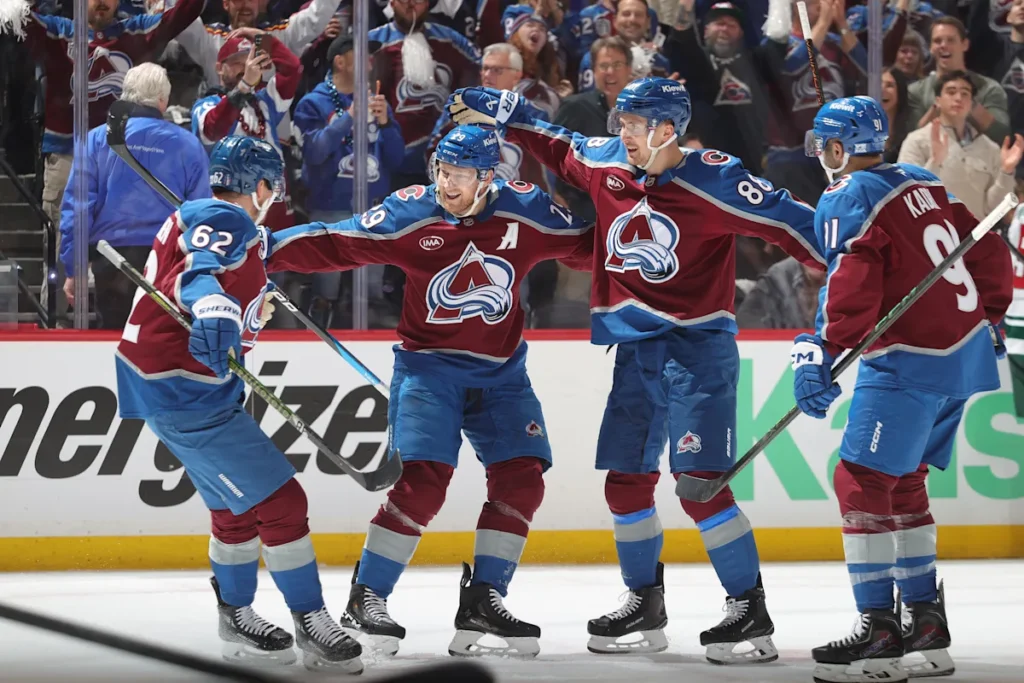 Récapitulatif du premier match : les buts explosent, l'Avalanche gagne 9-6