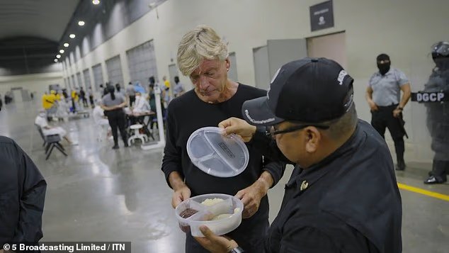 Repas de prison pour les « morts-vivants » : moment où