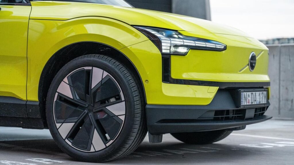 Se corrigió la batería del Volvo EX30 EV que llegó