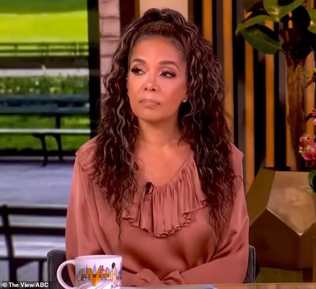 Sunny Hostin de The View REMERCIE Trump et ses 2