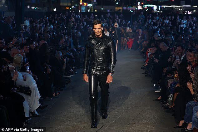 Tom Brady ressemble à chaque centimètre carré du mannequin ciselé