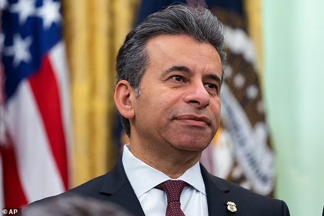 Trump a approuvé un plan visant à licencier le commissaire