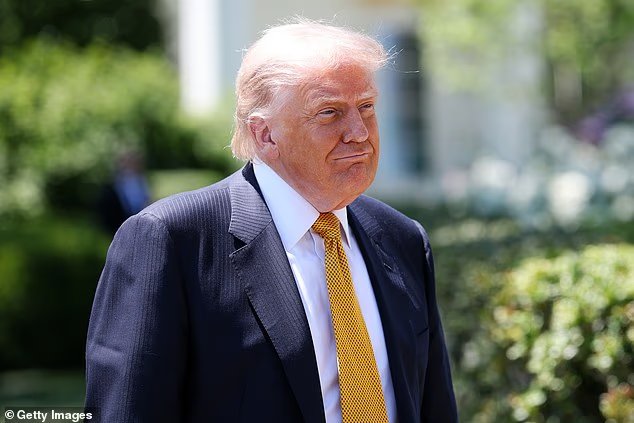 Trump humilie les journalistes dans une explosion explosive alors qu'il