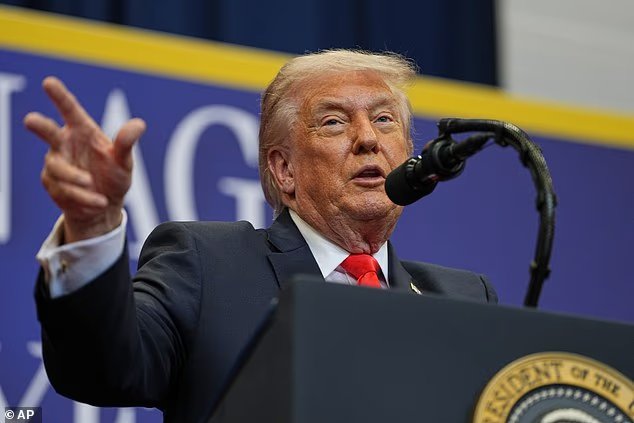 Trump plaisante en disant qu'il n'y a pas d'endroit plus