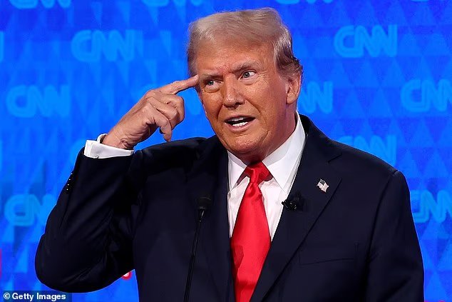 Trump se moque de Jill Biden pour son admission au