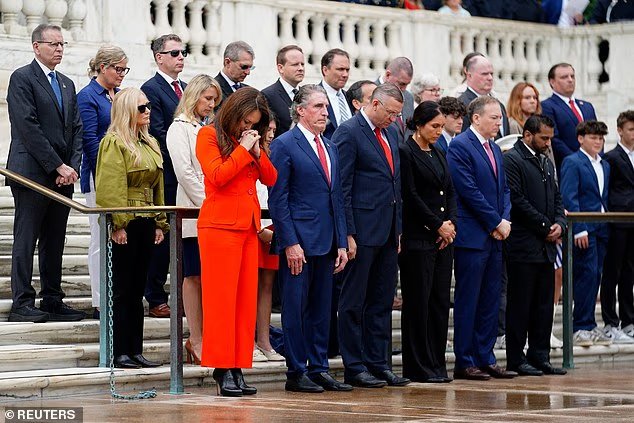 Trump tente de lutter contre le cabinet pour un rare