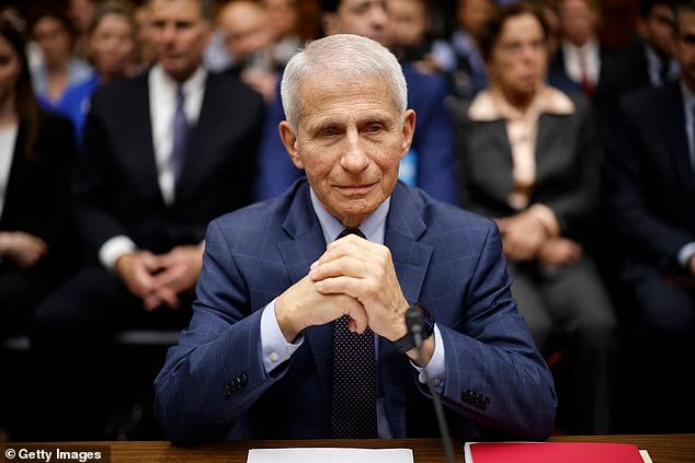 Un espion de la CIA ACCUSE le Dr Fauci d'avoir