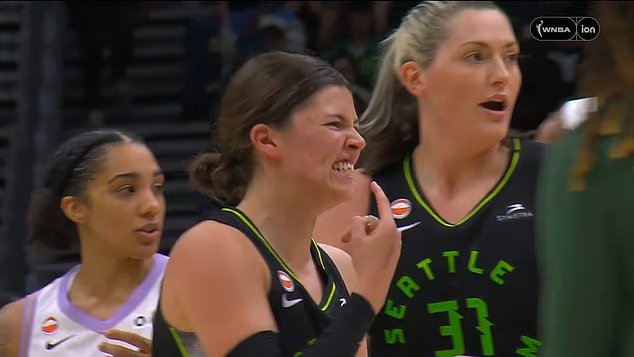 Un joueur de la WNBA se casse les dents en