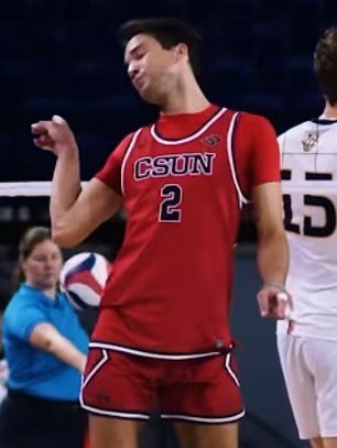 Un joueur de volley-ball gay dont les célébrations « flamboyantes