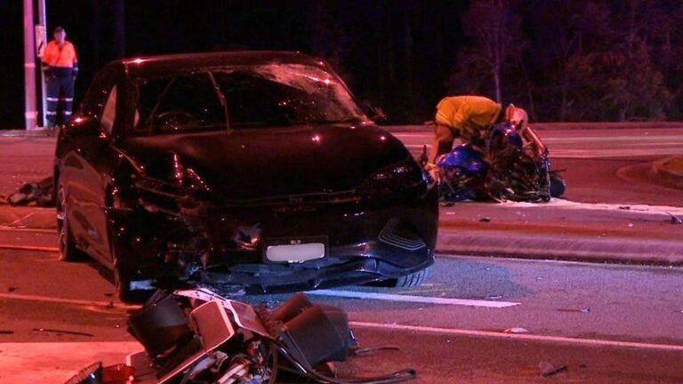 Un motociclista lucha por su vida después de un terrible