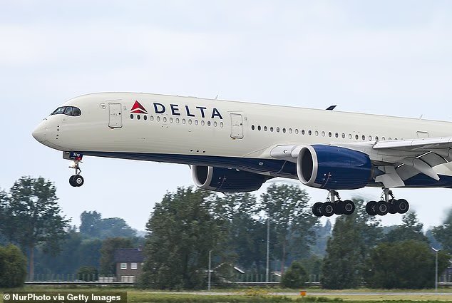 Un vol Delta surpeuplé de Los Angeles à Shanghai contraint