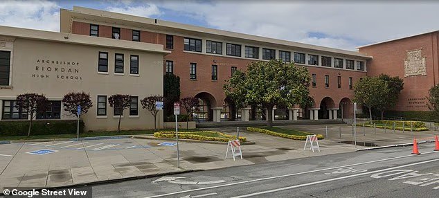 Une école privée chic de Californie lutte contre une épidémie