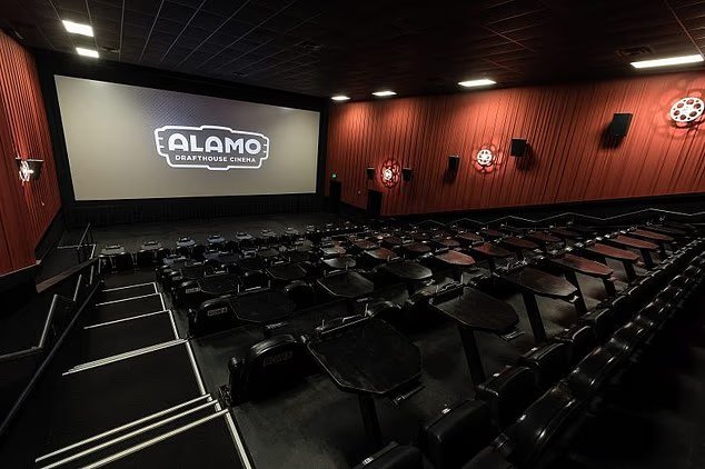 Une émeute de cinéphiles après que la nouvelle politique du