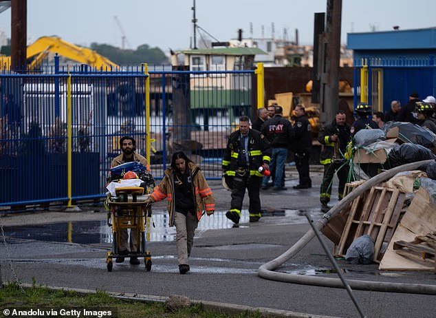 Une énorme explosion dans un chantier naval de New York