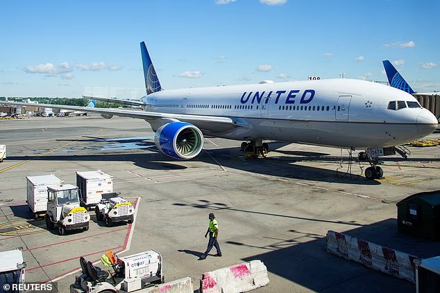 United a déclaré l'état d'urgence à bord après qu'un passager