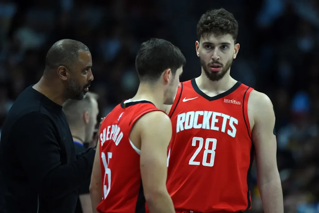 "We Are the Warriors" : les Rockets battent les Lakers