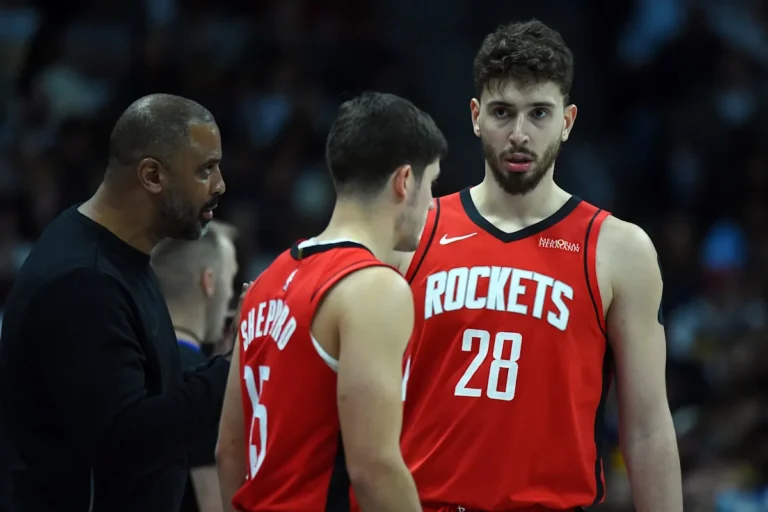"We Are the Warriors" : les Rockets battent les Lakers