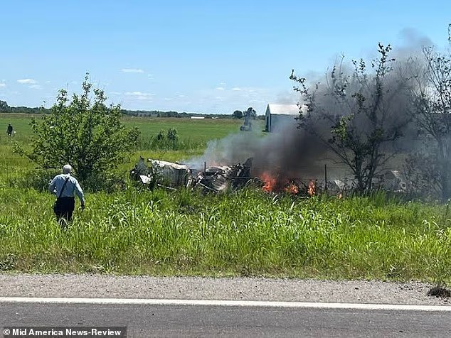 12 morts après le crash d'un avion rempli de parachutistes