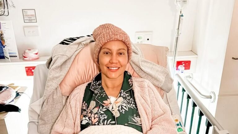 A Lynette Bolton le extirpan un tumor en la actual
