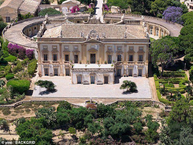 À l'intérieur du deuxième mariage de Dua Lipa et Calum
