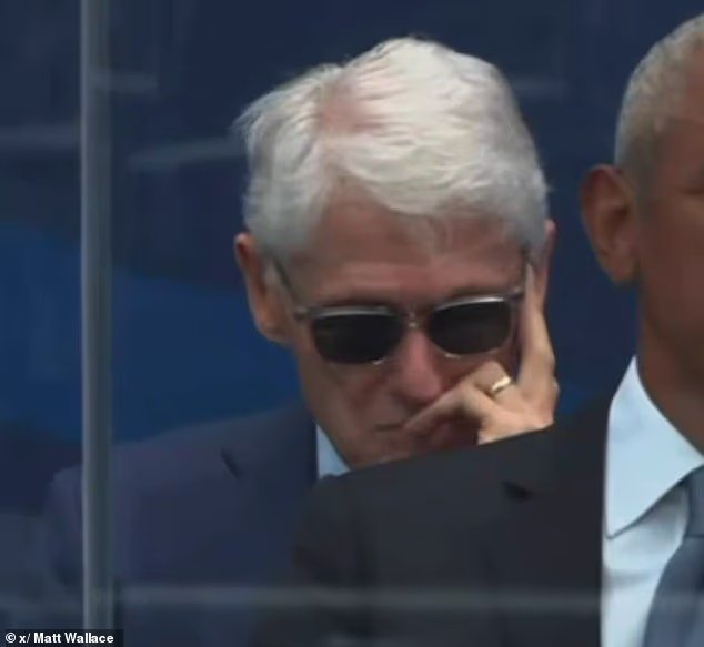 Alerte sanitaire pour Bill Clinton alors qu'il est « surpris