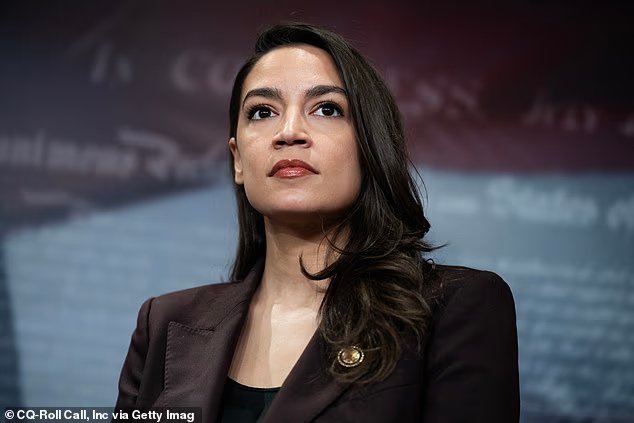 Alexandria Ocasio-Cortez participe à la visite de Donald Trump pour