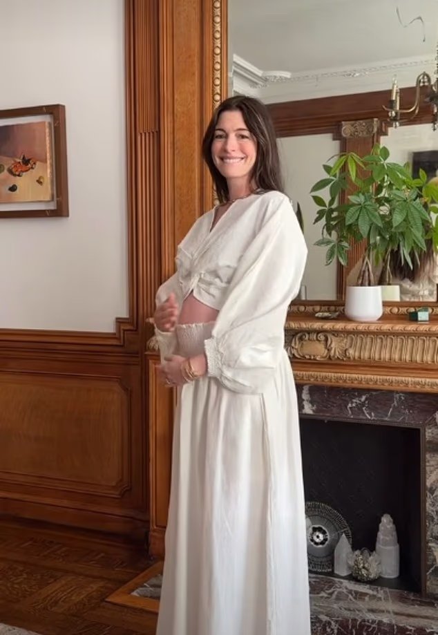 Anne Hathaway est enceinte ! L'actrice de 43 ans annonce