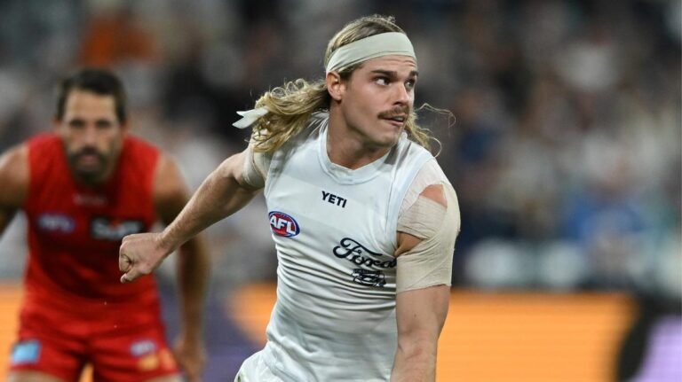 Bailey Smith descartado por enfermedad, Tom Stewart no se queda