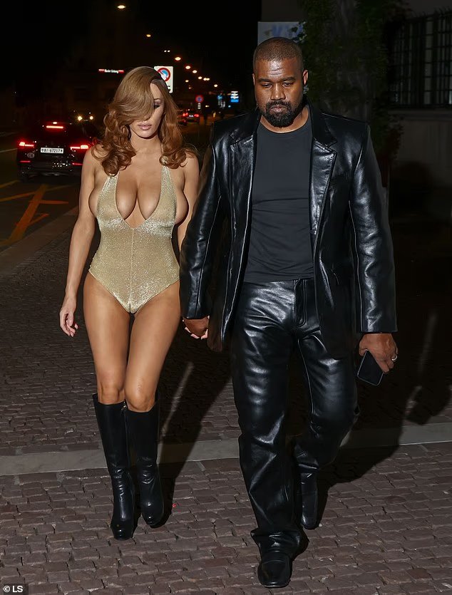 Bianca Censori, l'épouse de Kanye West, est éblouissante dans un