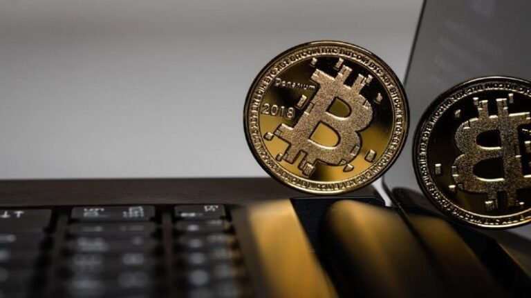 Bitcoin chute en dessous de 60 000 USD pour la