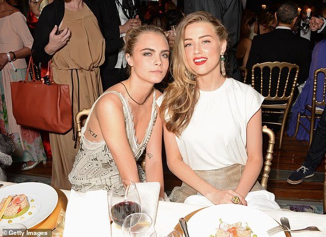 Cara Delevingne confirme enfin qu'elle a eu une relation amoureuse