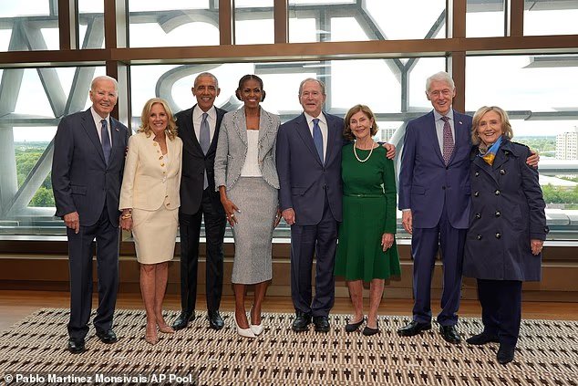 C'est un grand jour pour les démocrates ! Les Clinton