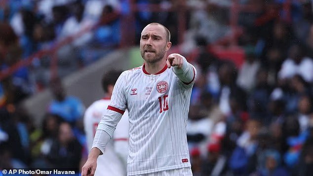 Christian Eriksen s'est effondré sur le terrain du Danemark lors