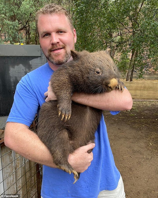 DANS LE PIRE zoo des États-Unis, le personnel le compare