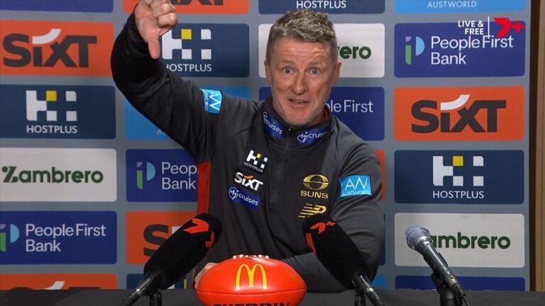 Damien Hardwick asume el papel de árbitro tras la derrota