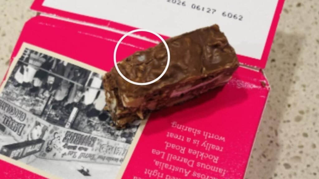 Darrell Lee investigado tras denuncias de moho encontrado en chocolate
