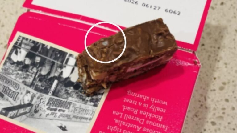Darrell Lee investigado tras denuncias de moho encontrado en chocolate
