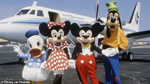 Découvrez l'intérieur de l'incroyable avion de Walt Disney « Mickey