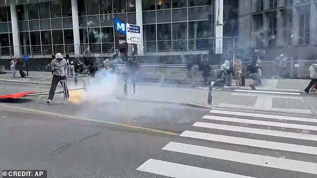 Des émeutes éclatent à Bruxelles alors que des étudiants manifestants