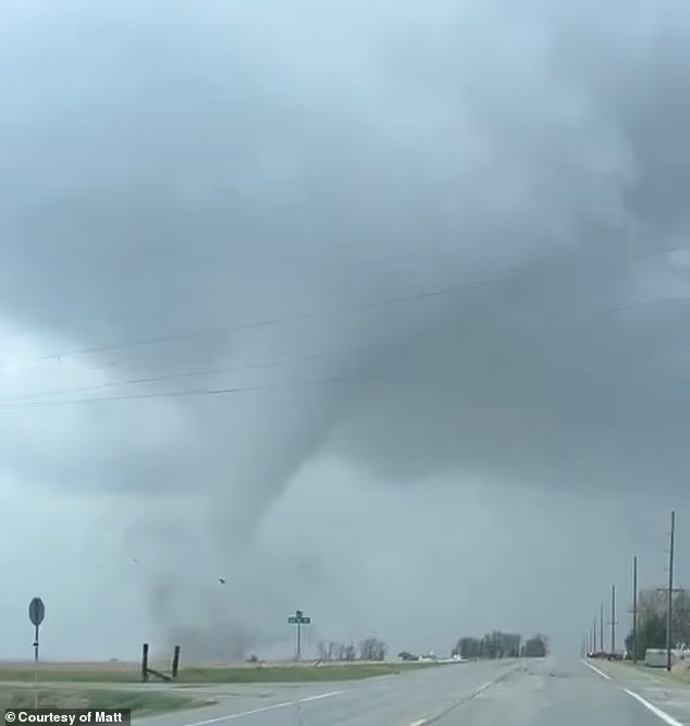 Des millions de personnes sont sur le chemin d'une tornade