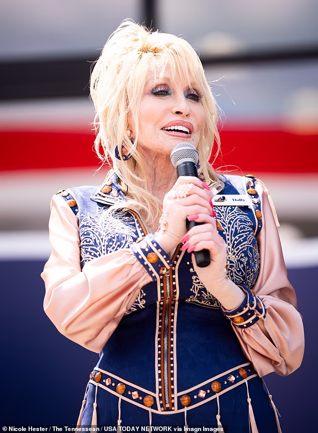 Dolly Parton, 80 ans, fait sa première apparition publique depuis