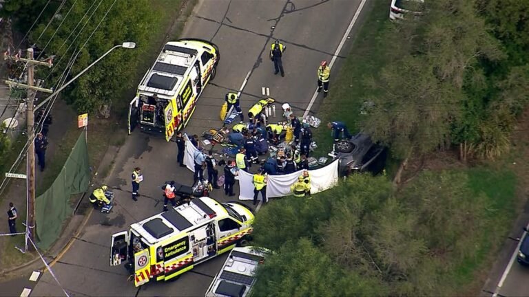 Dos heridos al volcar un coche en un accidente de