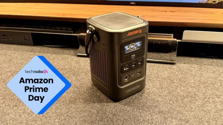 El banco de energía portátil Jackery Explorer 240D obtiene un