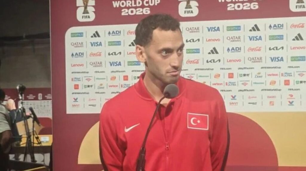 El capitán de Turquía, Hakan Kalhanoglu, duplica sus comentarios previos