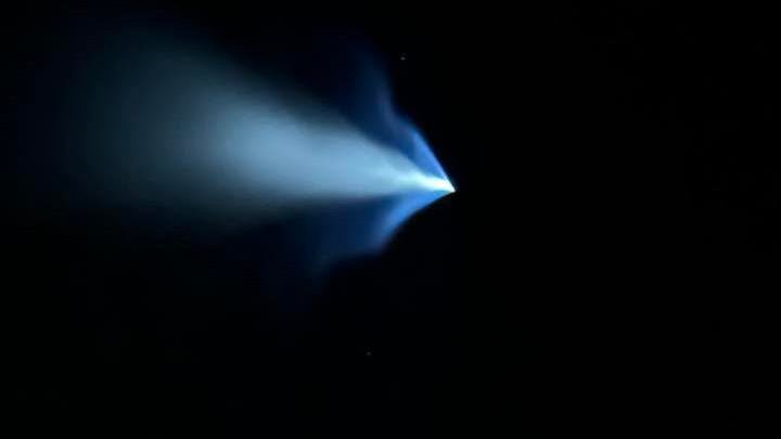 El cohete chino apareció como una columna de luz en