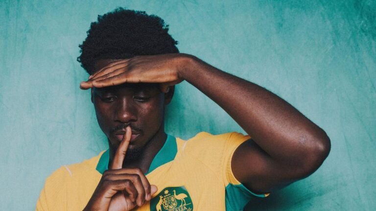 El delantero de los Socceroos Mohamed Touré no fue visto