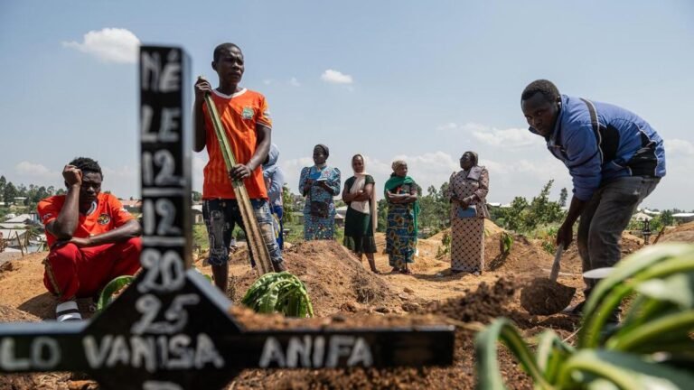 El ébola continúa propagándose en los campos de la República