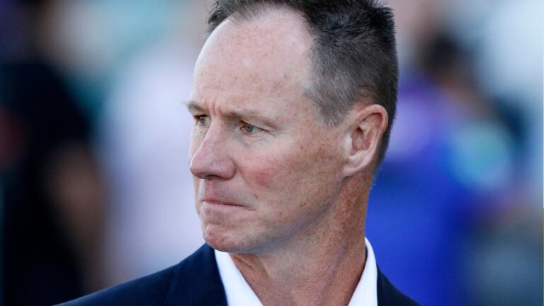 El entrenador de los Knights NRL, Justin Holbrook, aborda el
