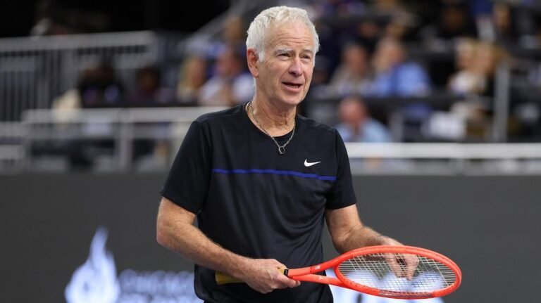 El ícono del tenis John McEnroe está haciendo la cuenta