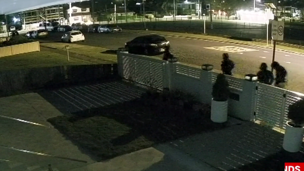 El pulgar de un hombre fue cortado con un cuchillo